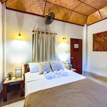 Shanti Lodge Phuket Chalong Exterior photo