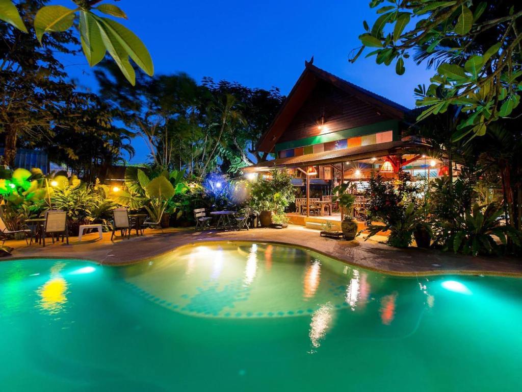 Shanti Lodge Phuket Chalong Exterior photo