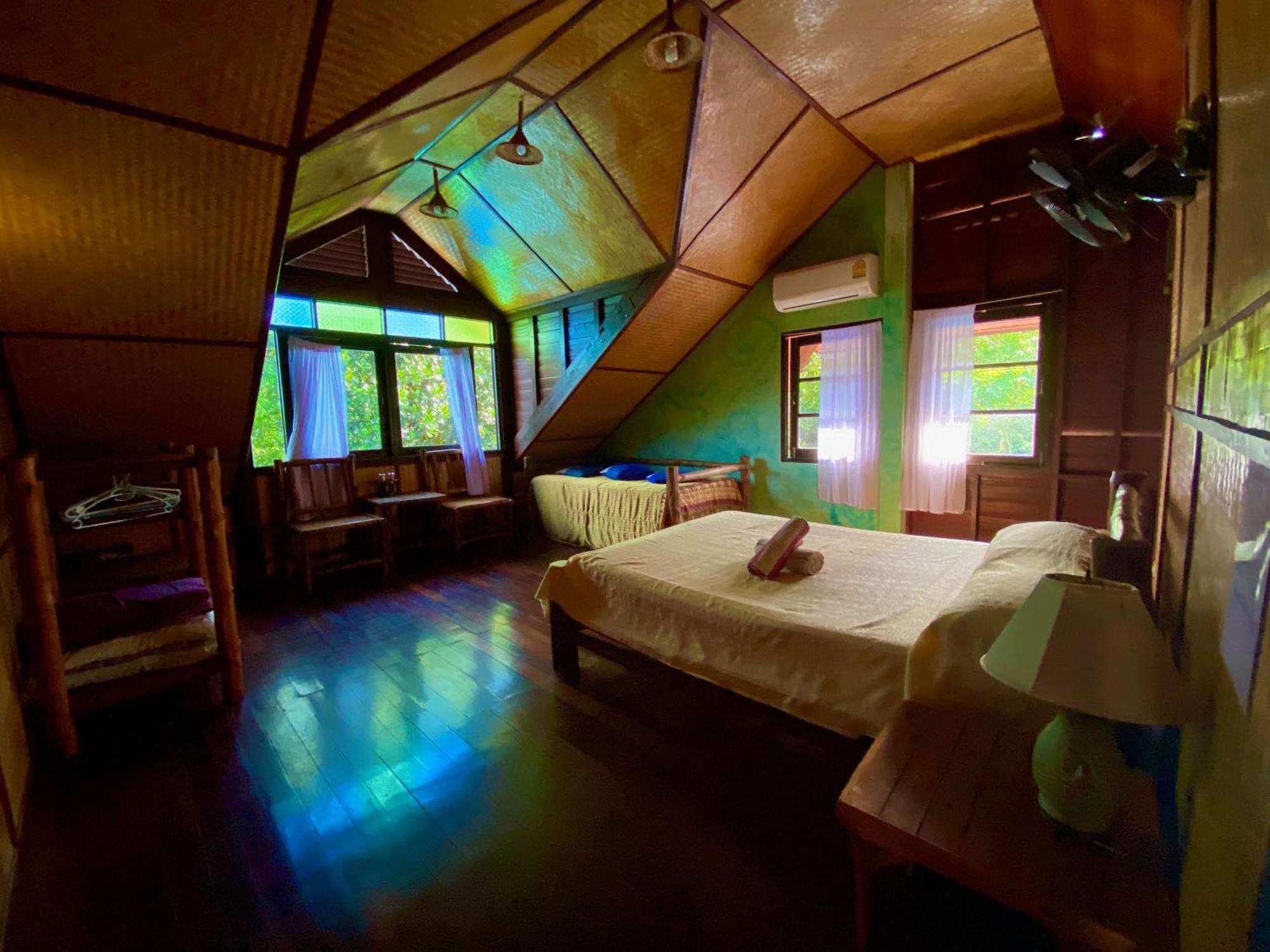 Shanti Lodge Phuket Chalong Exterior photo