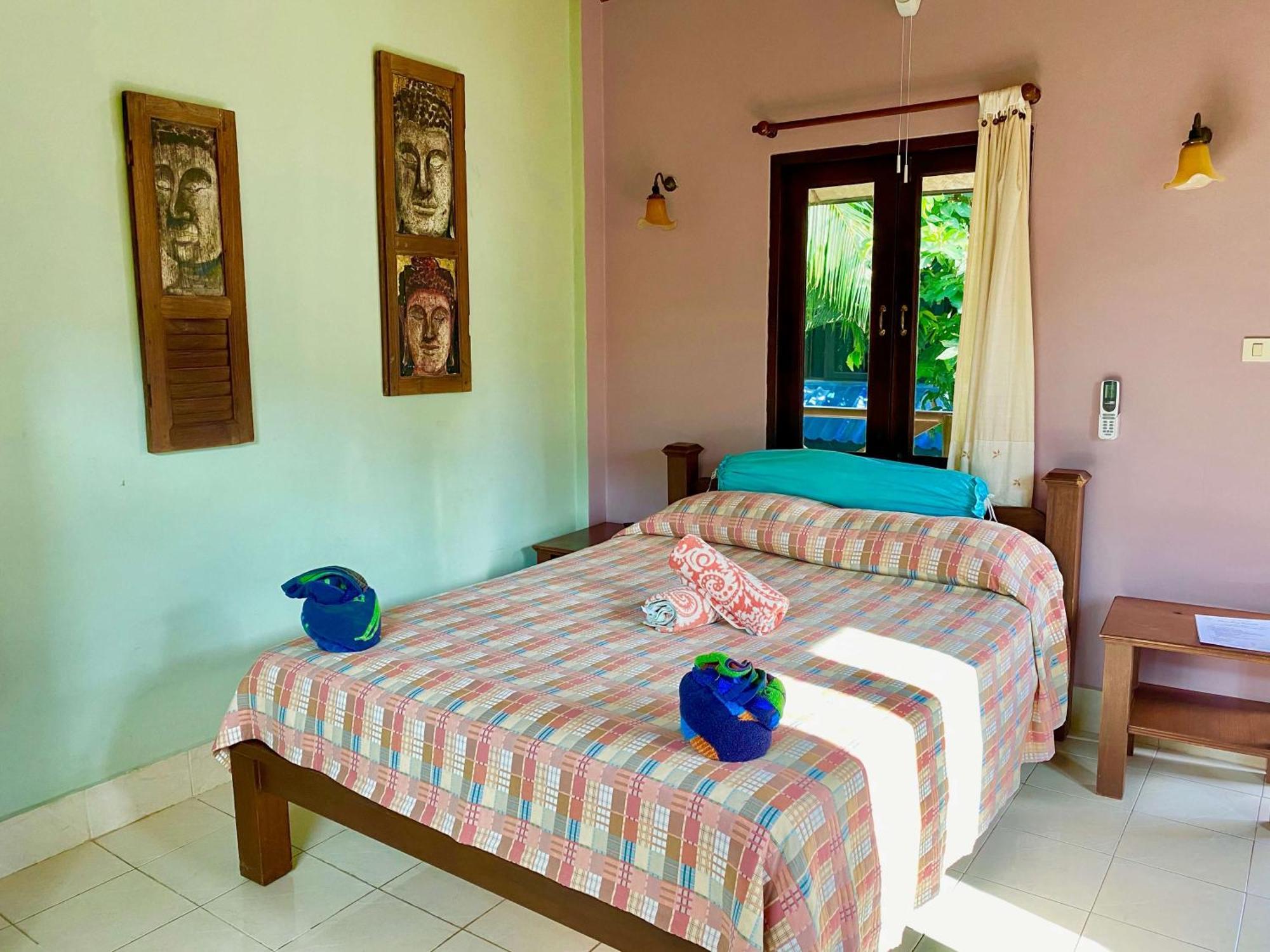Shanti Lodge Phuket Chalong Exterior photo