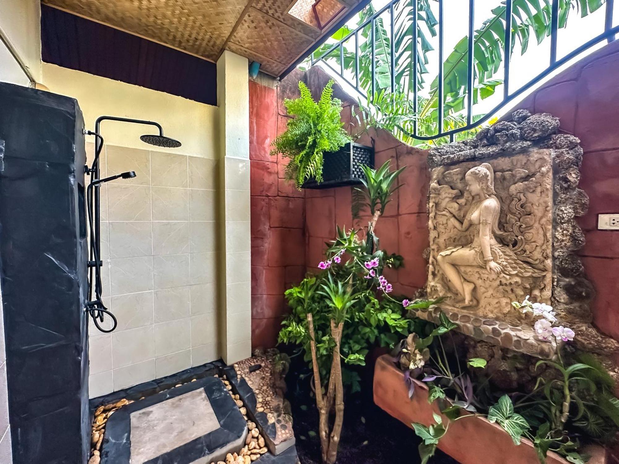Shanti Lodge Phuket Chalong Exterior photo