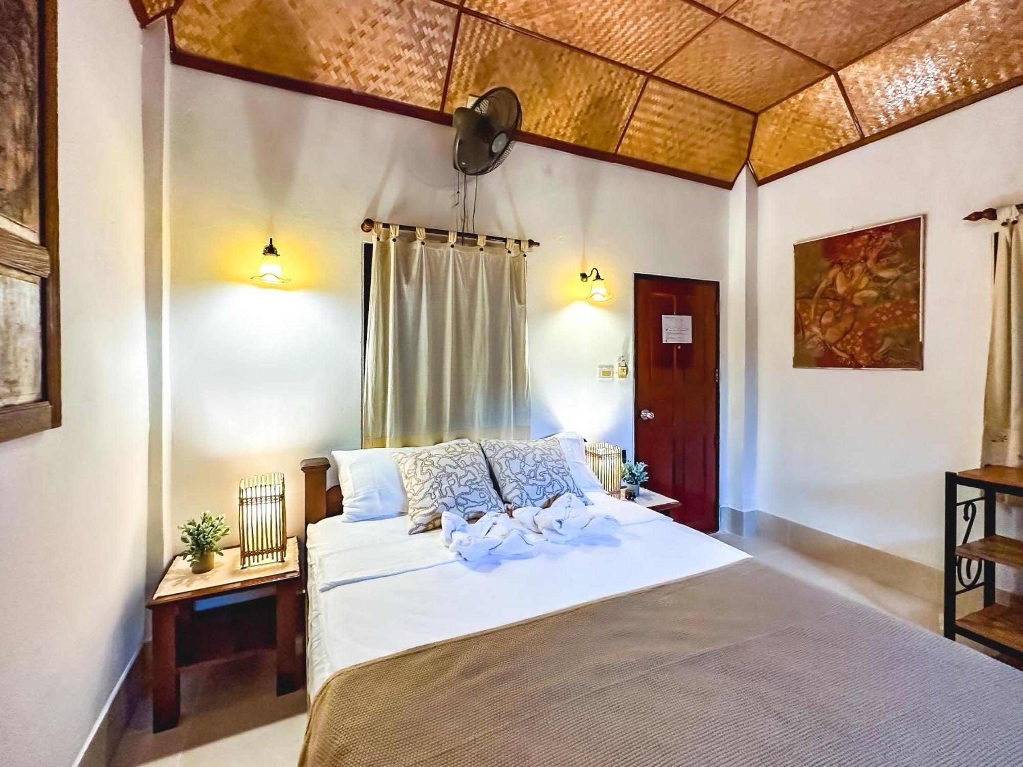 Shanti Lodge Phuket Chalong Exterior photo